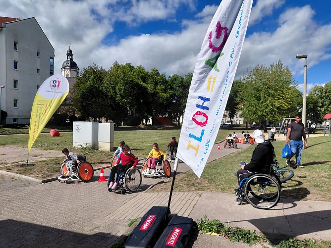 "Fit im Viertel" in Mühlhausen: Rollstuhlparcours in der Martinivorstadt (Foto: Markus Fromm) "Fit im Viertel" in Mühlhausen: Rollstuhlparcours in der Martinivorstadt (Foto: Markus Fromm)