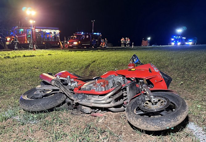 Motorradfahrer verungl&uuml;ckt t&ouml;dlich auf de Landstra&szlig;e (Foto: Silvio Dietzel)