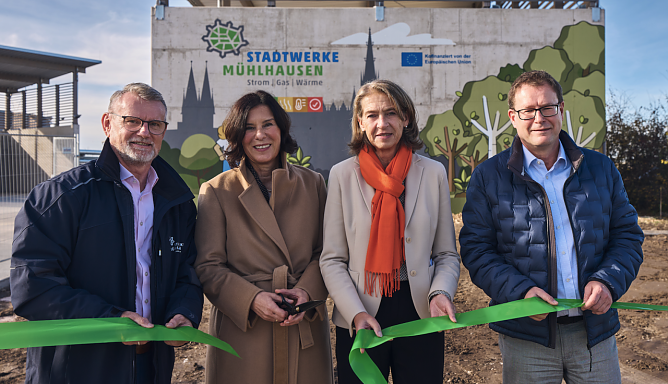 Einweihung des Biomasseheizwerks (Foto: Stadtwerke Mühlhausen) Einweihung des Biomasseheizwerks (Foto: Stadtwerke Mühlhausen)