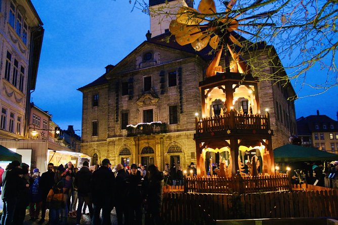 Gro&szlig;er Andrang beim Langensalzaer Stollen- und Pfefferkuchenmarkt (Foto: Eva Maria Wiegand)