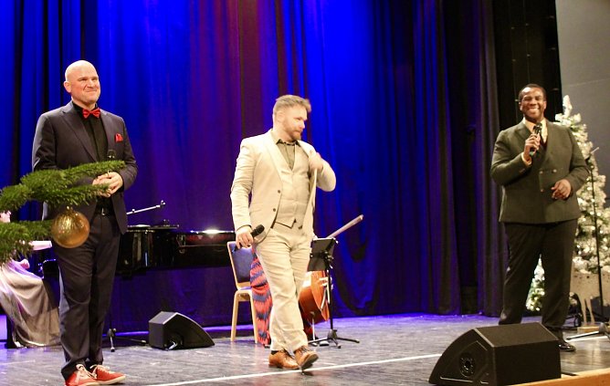 Tenortrio Fellas v.li.n.re. David Stanley Johnson; David Prei&szlig; und Marvin Scott im Kultur-und Kongresszentrum Bad Langensalza (Foto: Eva Maria Wiegand)