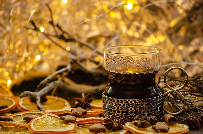 Symbolbild Gl&uuml;hwein im Advent (Foto: Pixabay-lepp&auml;kerttu)