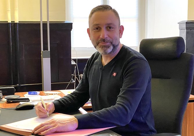 Bürgermeister Reinz wünscht Frohe Weihnachten und einen Guten Rutsch! (Foto: uhz Archiv) Bürgermeister Reinz wünscht Frohe Weihnachten und einen Guten Rutsch! (Foto: uhz Archiv)