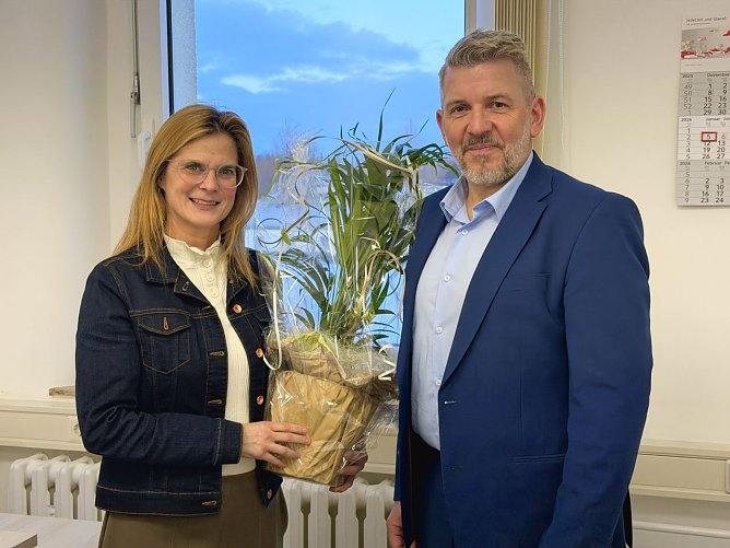 Sandra Kuhrmann und Landrat Thomas Ahke (Foto: Pressestelle Landratsamt)