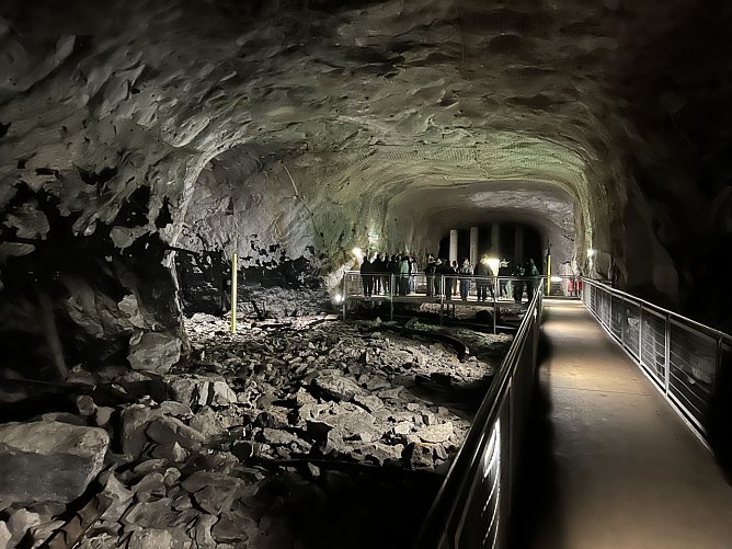 Exkursion in den Tunneln des Kohnsteins (Foto: Anne Bäumlein) Exkursion in den Tunneln des Kohnsteins (Foto: Anne Bäumlein)