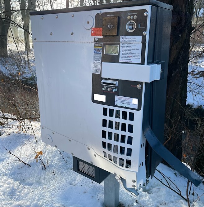 Gesprengter Zigarettenautomat (Foto: Landespolizeiinspektion Nordhausen) Gesprengter Zigarettenautomat (Foto: Landespolizeiinspektion Nordhausen)