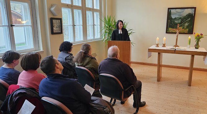 Kanzeltausch 2025 in Friedrichsrode mit Pfarrerin Annemarie Sommer. (Foto: Regina Englert, Kirchenkreise S&uuml;dharz & M&uuml;hlhausen)