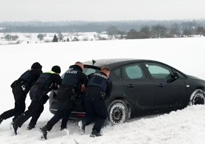 Gemeinsame Hilfe in der Not  (Foto: Bildrechte LPI Nordhausen)