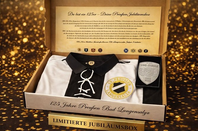 Diese Box mit Retro-Trikot gibt es morgen im Stadion der Freundschaft zu erwerben.  (Foto: FSV Preu&szlig;en )
