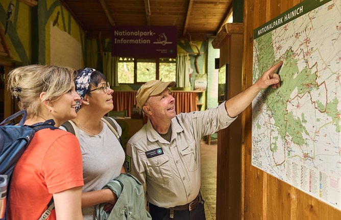 Ab 1. April steht auch in der Nationalpark-Information UBiS wieder t&auml;glich von 10 bis 16 Uhr ein Ranger f&uuml;r alle Fragen rund um den Nationalpark zur Verf&uuml;gung (Foto: Tino Sieland)