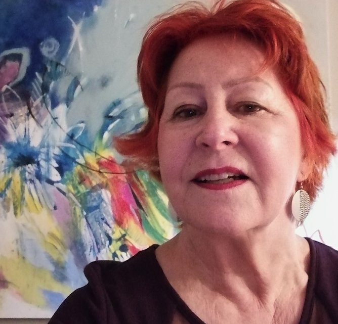 Künstlerin Gudrun Anlauft vor einen ihrer Werke (Foto: Gudrun Anlauf ) Künstlerin Gudrun Anlauft vor einen ihrer Werke (Foto: Gudrun Anlauf )