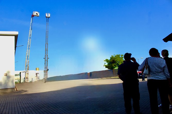 Neue Drehleiter (li. in Bild) auf dem Gel&auml;nde der Feuerwehr Bad Langensalza (Foto: Eva Maria Wiegand)