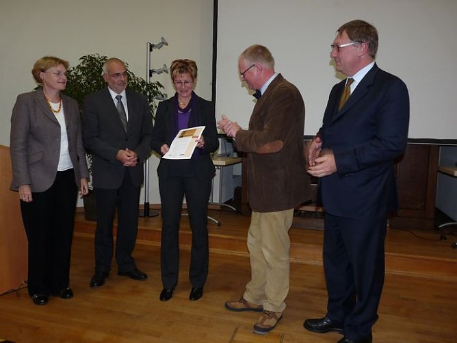 Bibliothekspreis übergeben (Foto: Karl-Heinz Herrmann) Bibliothekspreis übergeben (Foto: Karl-Heinz Herrmann)