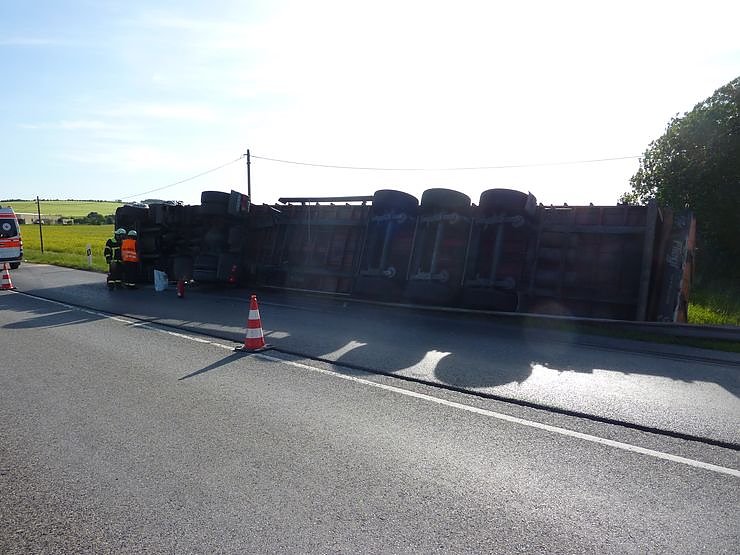 Umgekippter Lkw blockierte B4