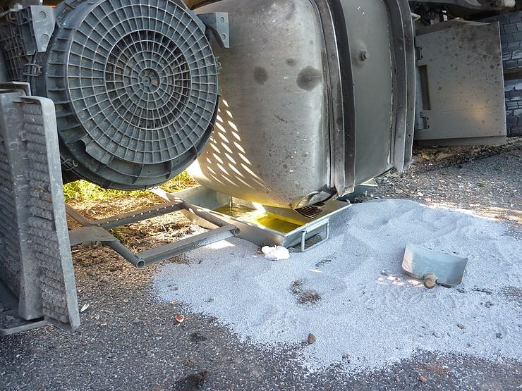 Umgekippter Lkw blockierte B4