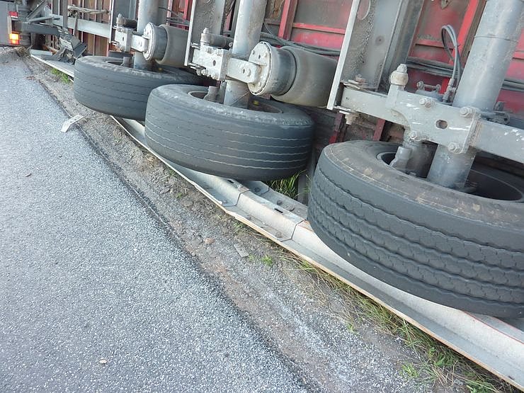 Umgekippter Lkw blockierte B4