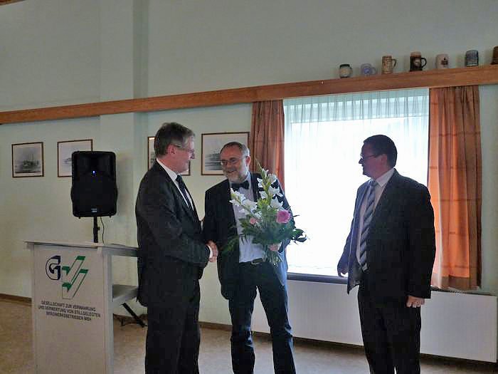 Zeugnisse &uuml;bergeben