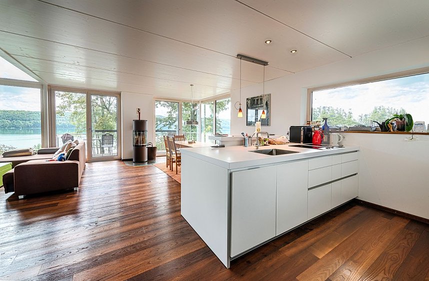 Massives Holzhaus in drei Tagen gebaut