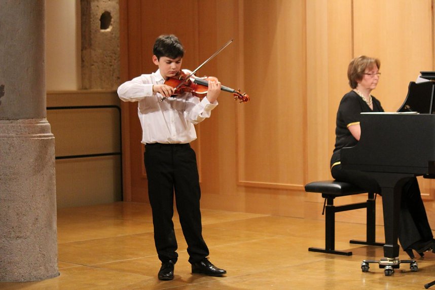 Junge Geiger im Konzert