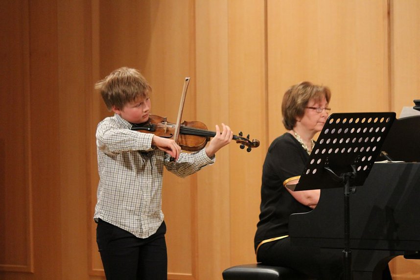 Junge Geiger im Konzert