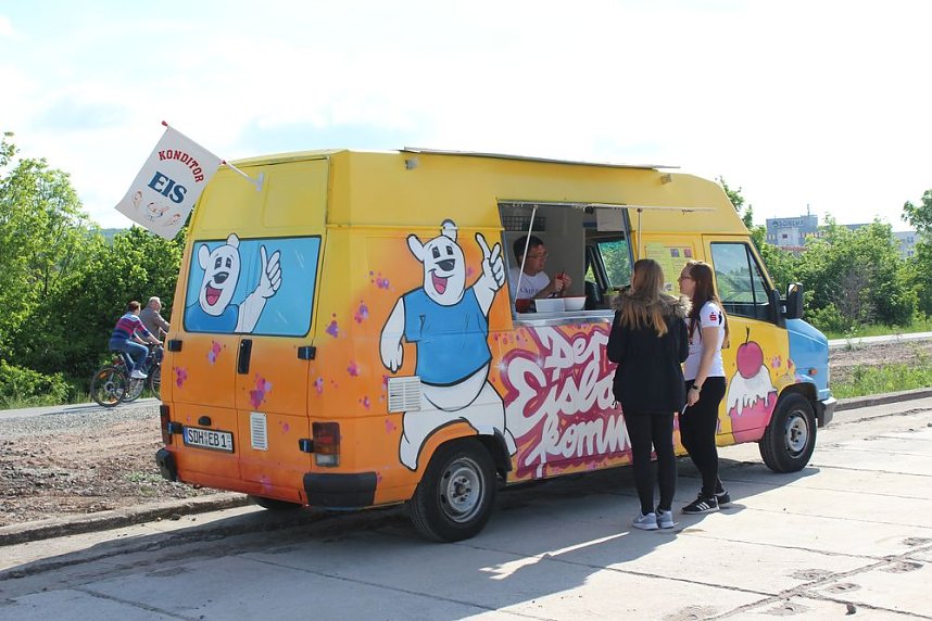 Feiern am Radweg haben begonnen