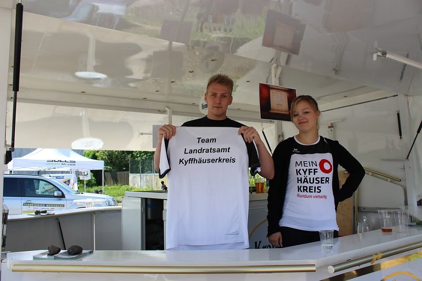 Feiern am Radweg haben begonnen