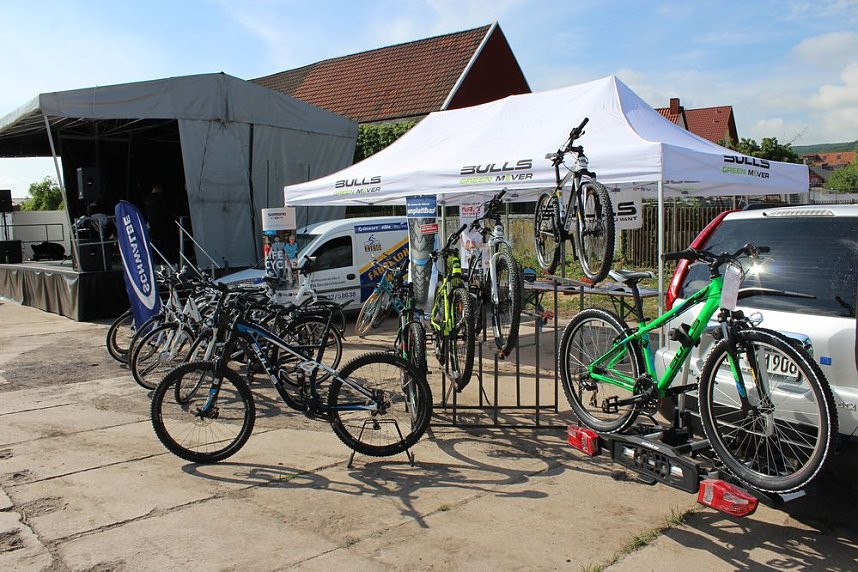 Feiern am Radweg haben begonnen