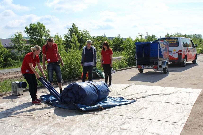 Feiern am Radweg haben begonnen