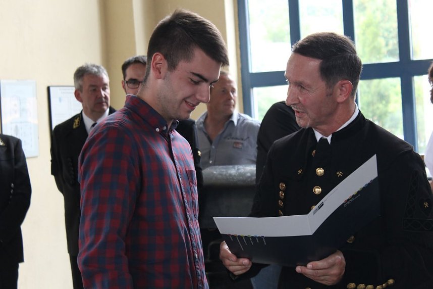 Bergbautechnologen beenden Ausbildung