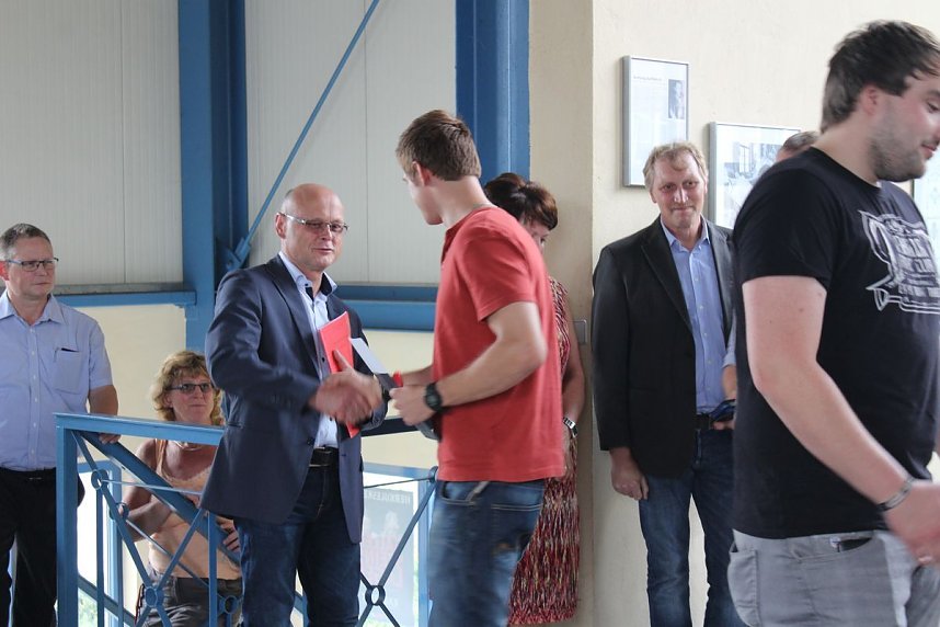 Bergbautechnologen beenden Ausbildung