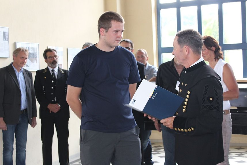 Bergbautechnologen beenden Ausbildung