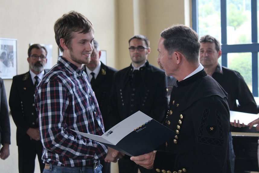 Bergbautechnologen beenden Ausbildung