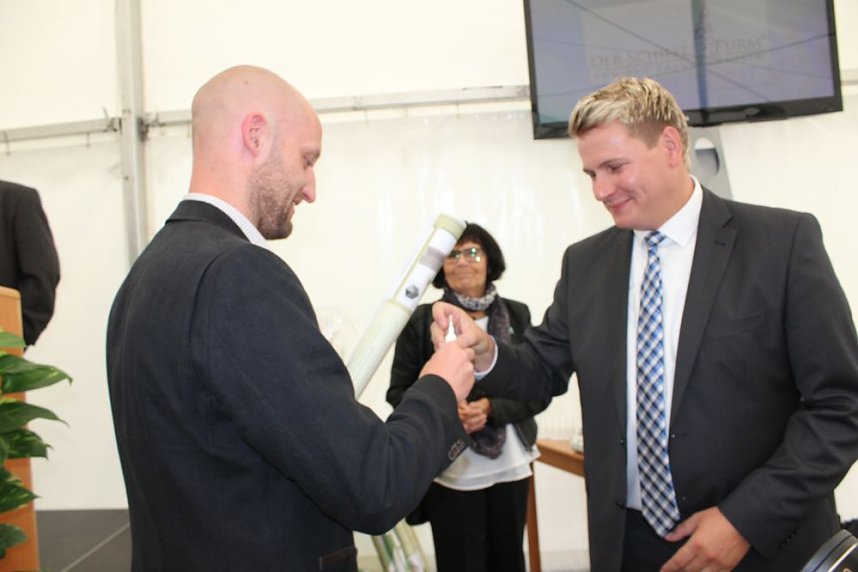 Mit Festakt schiefer Turm als gerettet gefeiert