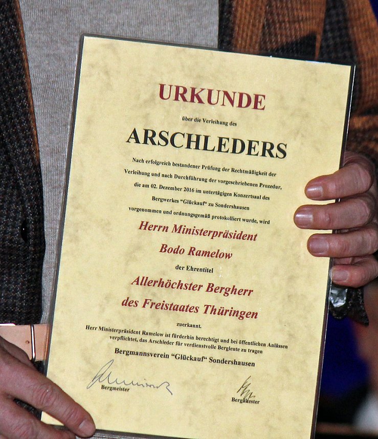 Ministerpr&auml;sident bekam Schl&auml;ge