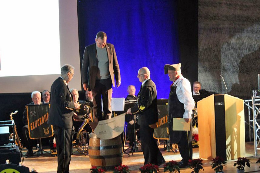 Ministerpr&auml;sident bekam Schl&auml;ge