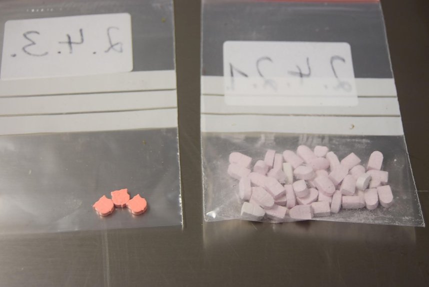 Sichergestellte Drogen und Waffen