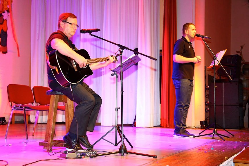 M&auml;nnerbeine und mehr auf Bleicher&ouml;der B&uuml;hne