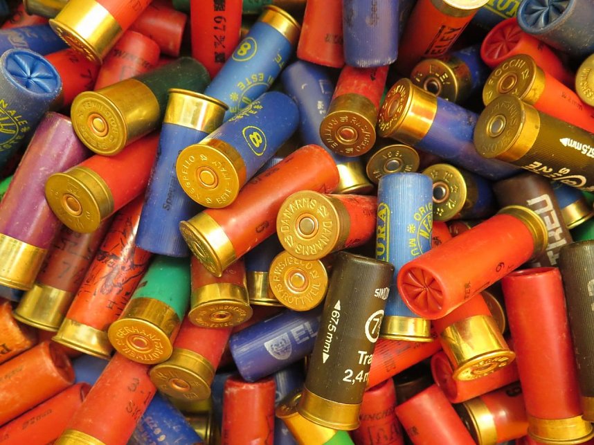 Pr&auml;sentation der sichergestellten Waffen und Munition