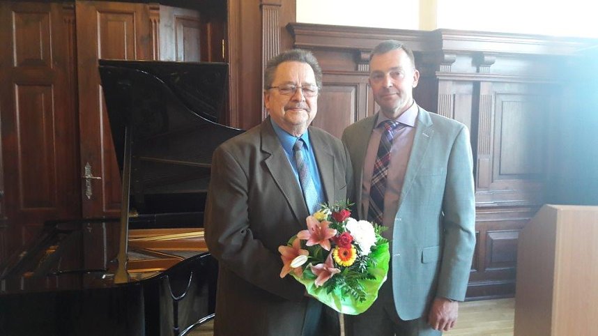 Ehrenpreise &uuml;bergeben