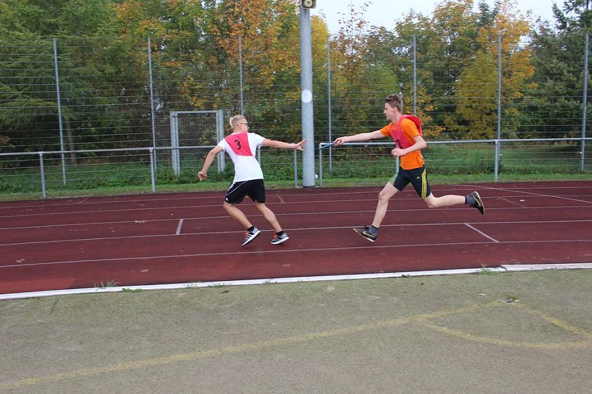 Leistungsspange von jungen Feuerwehrleuten erk&auml;mpft