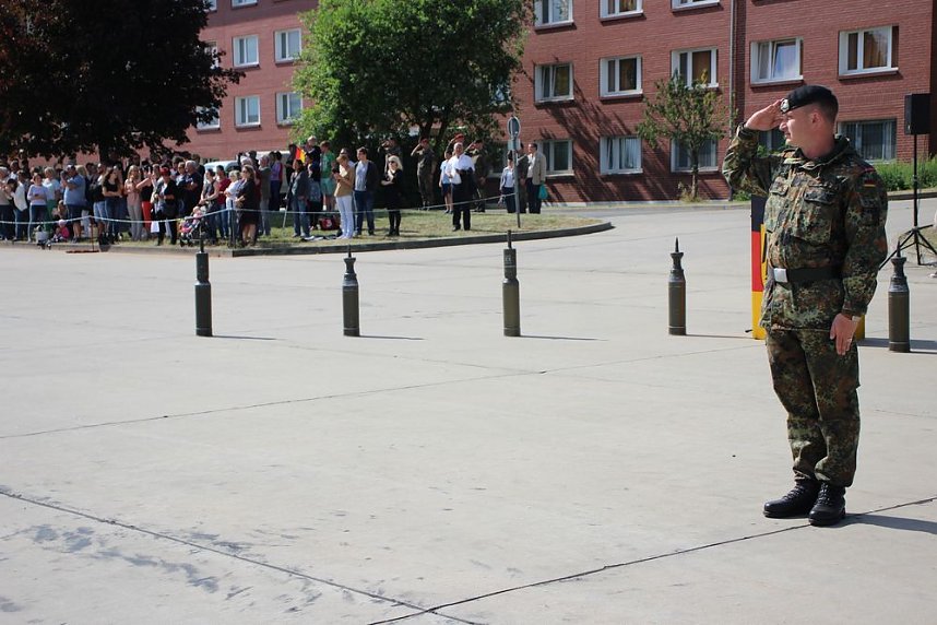 Einheiten der Bundeswehr verabschiedet