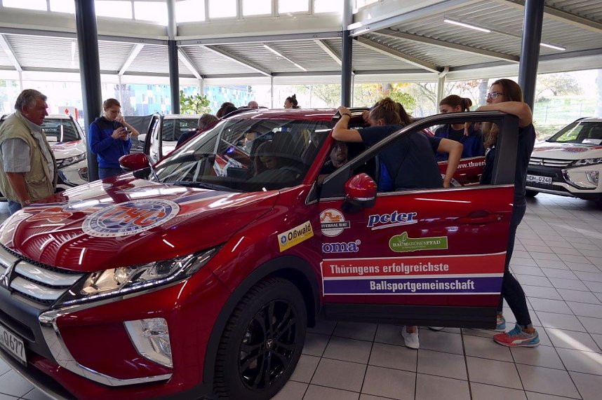 Autos an THC-M&auml;dels &uuml;bergeben