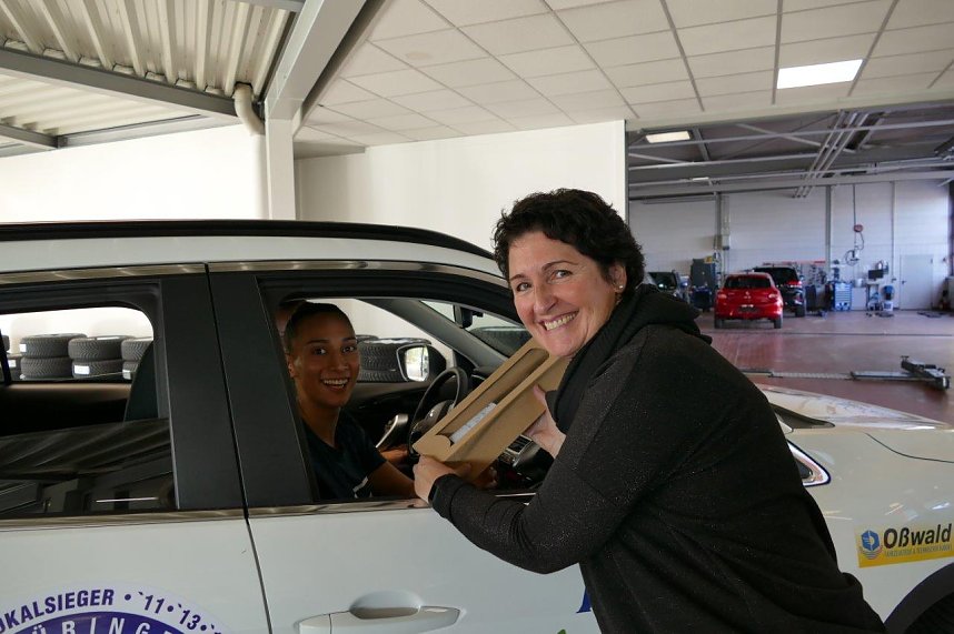 Autos an THC-M&auml;dels &uuml;bergeben