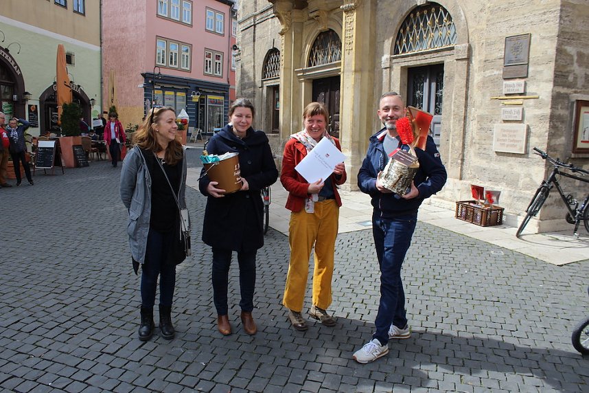 Fr&uuml;hjahrsputzaktion mit Verleihung der Goldenen Kehrschaufel