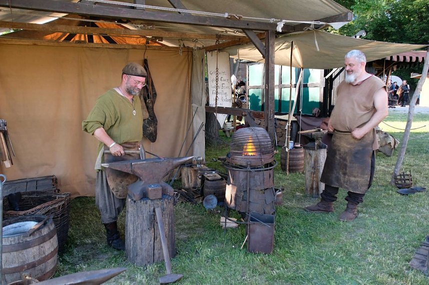 Ritterspektakel auf der Ronneburg zum Pfingstsamstag