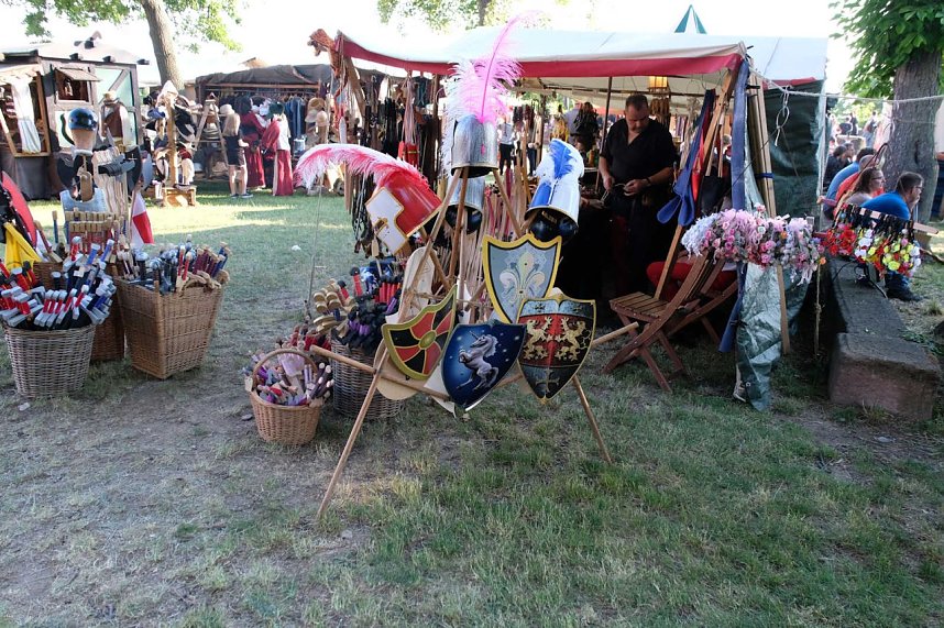 Ritterspektakel auf der Ronneburg zum Pfingstsamstag