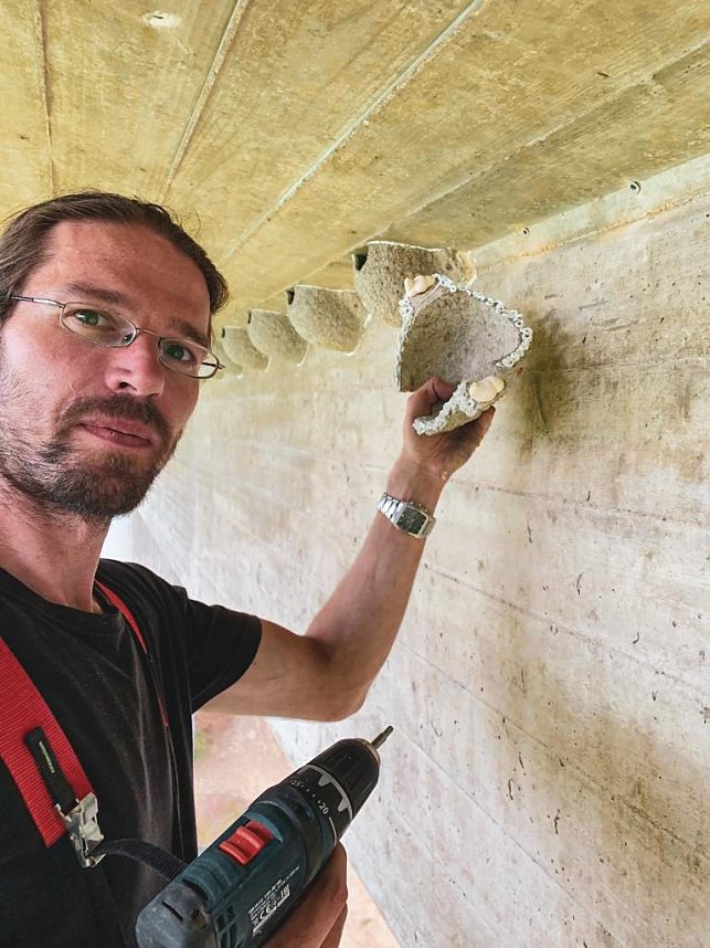 BUND baut Nisthilfen unter Br&uuml;cken an