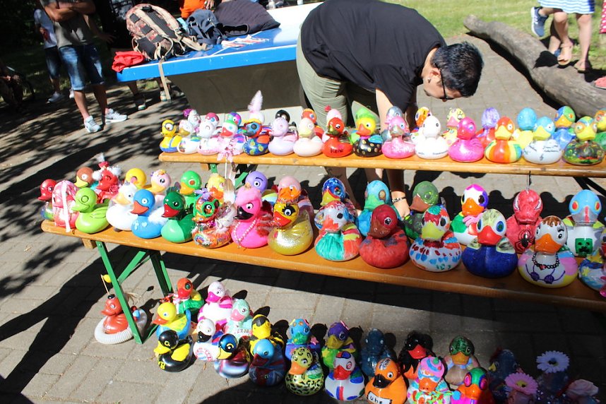 Am Start und an der Strecke des Entenrennens 2022