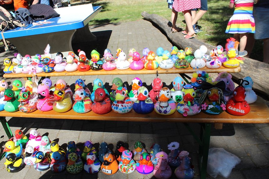 Am Start und an der Strecke des Entenrennens 2022