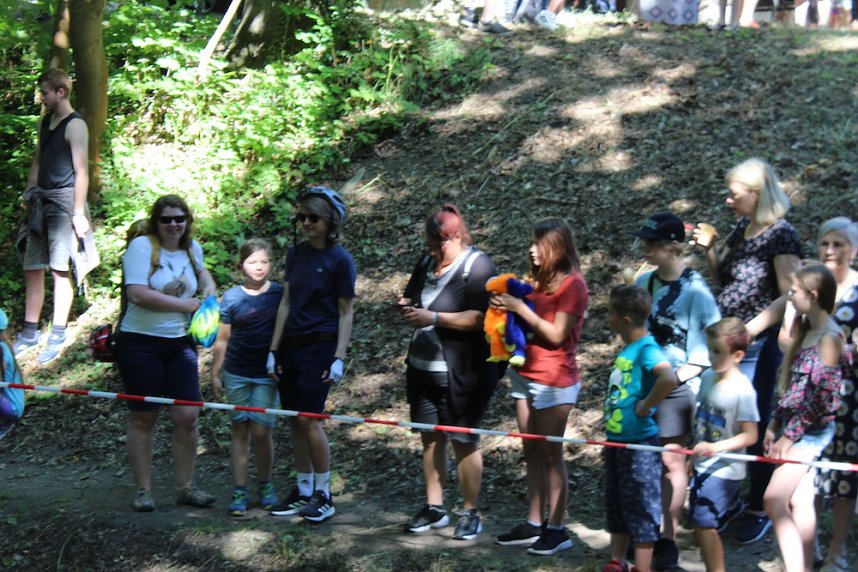 Am Start und an der Strecke des Entenrennens 2022